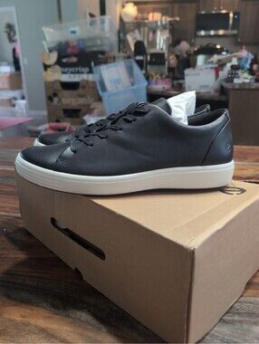 ECCO Soft Men’s Sneaker  Size 9-9.5 470794 01001 Black Brand New